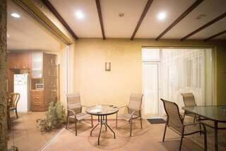 Гостевой дом Terrace House Tbilisi Тбилиси Четырехместный номер с террасой-8