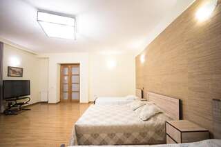 Гостевой дом Terrace House Tbilisi Тбилиси Четырехместный номер с террасой-15
