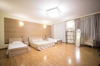 Гостевой дом Terrace House Tbilisi Тбилиси Четырехместный номер с террасой-21