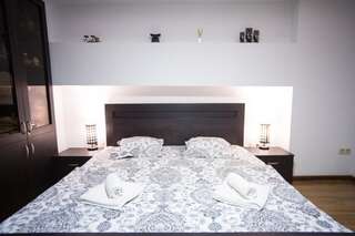 Гостевой дом Terrace House Tbilisi Тбилиси Двухместный номер с 1 кроватью и собственной ванной комнатой-1